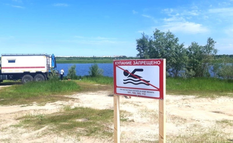 УВАЖАЕМЫЕ РОДИТЕЛИ!  Безопасность детей на водоемах во многих случаях зависит ТОЛЬКО ОТ ВАС!.