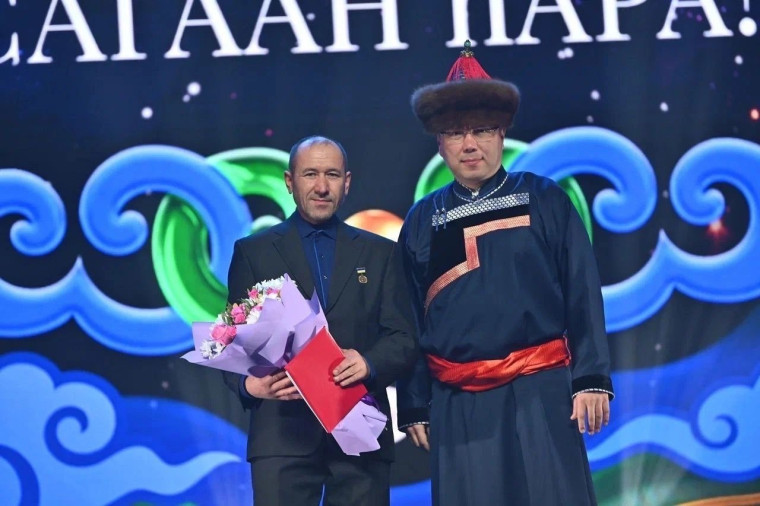 В Улан-Удэ награждены лауреаты Государственных премий республики среди них народные коллективы республики. В Улан-Удэ награждены лауреаты Государственных премий республики среди них народные коллективы республики.